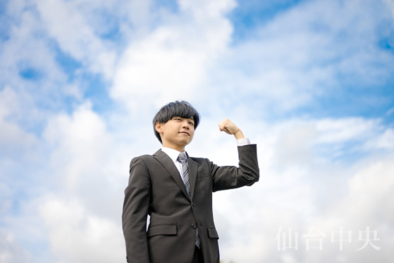 ビフォーアフター写真を参考にして受けた包茎手術が成功して喜ぶ男性